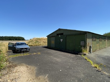 lot 1 - hangar
