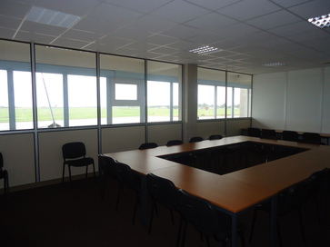 Espaces de bureaux avec vue sur piste