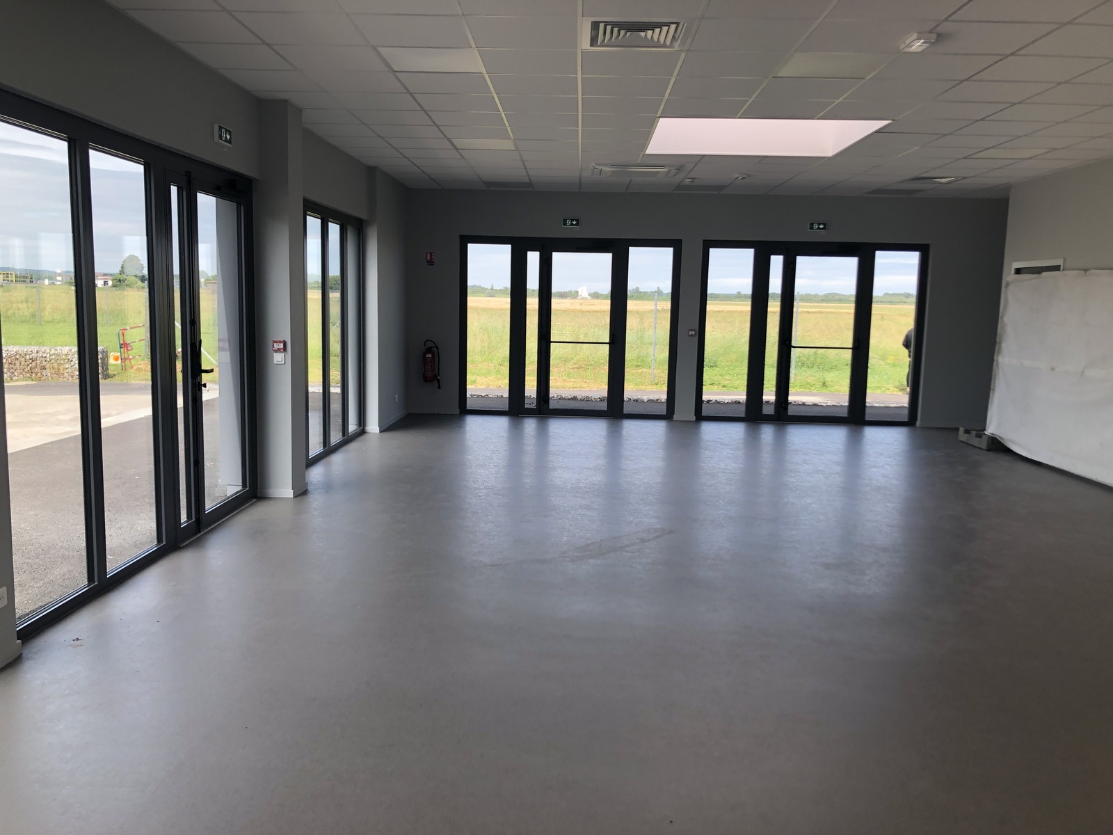 lot 2 - Salle et bar