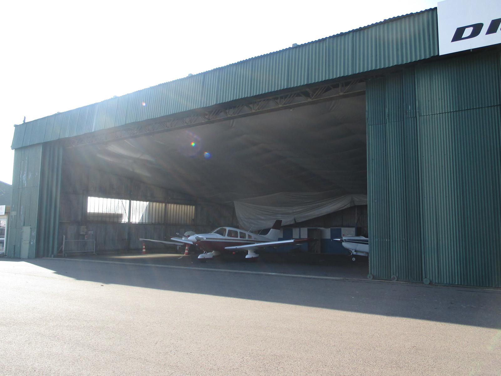 hangar abris aéronefs