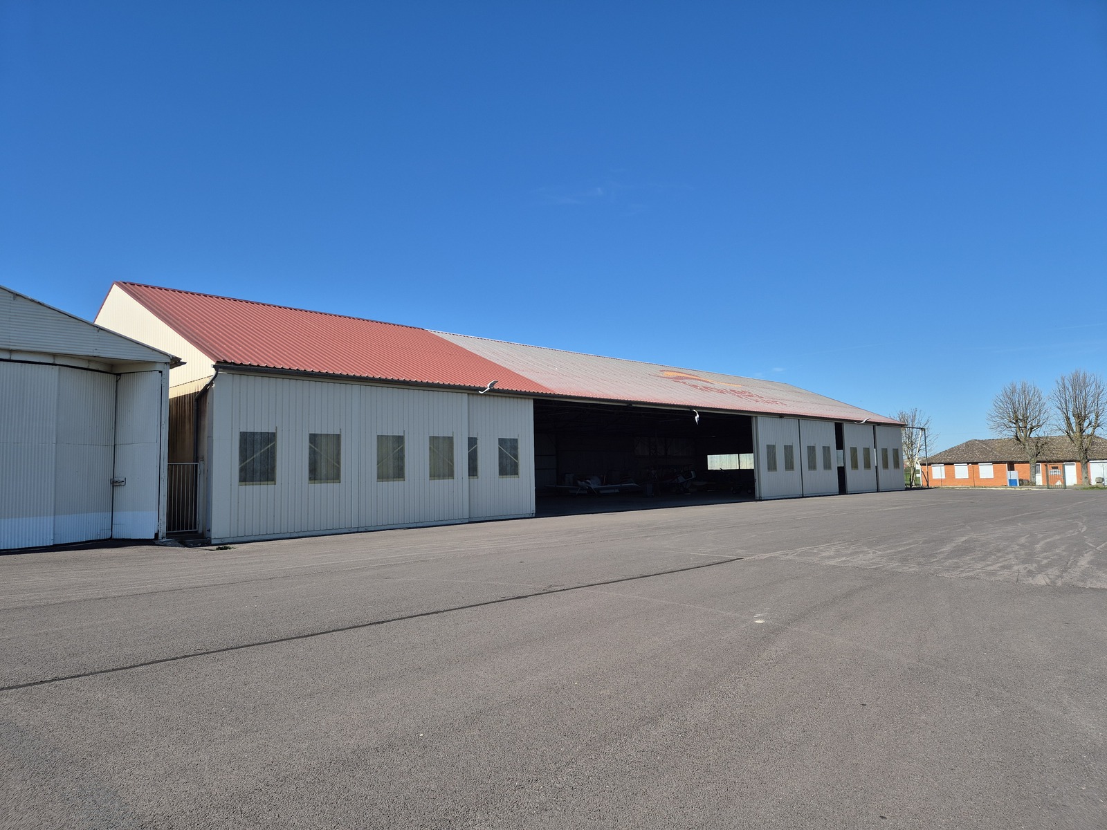 5D2 / Emplacement aéronef sous abris