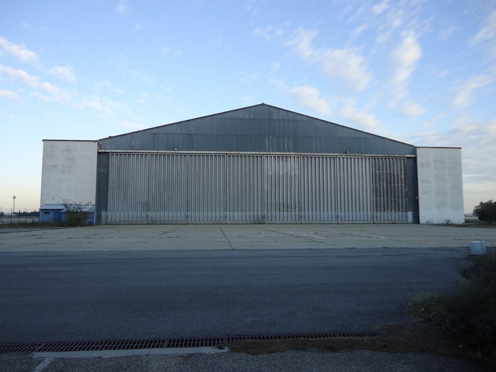 Surface hangar H6